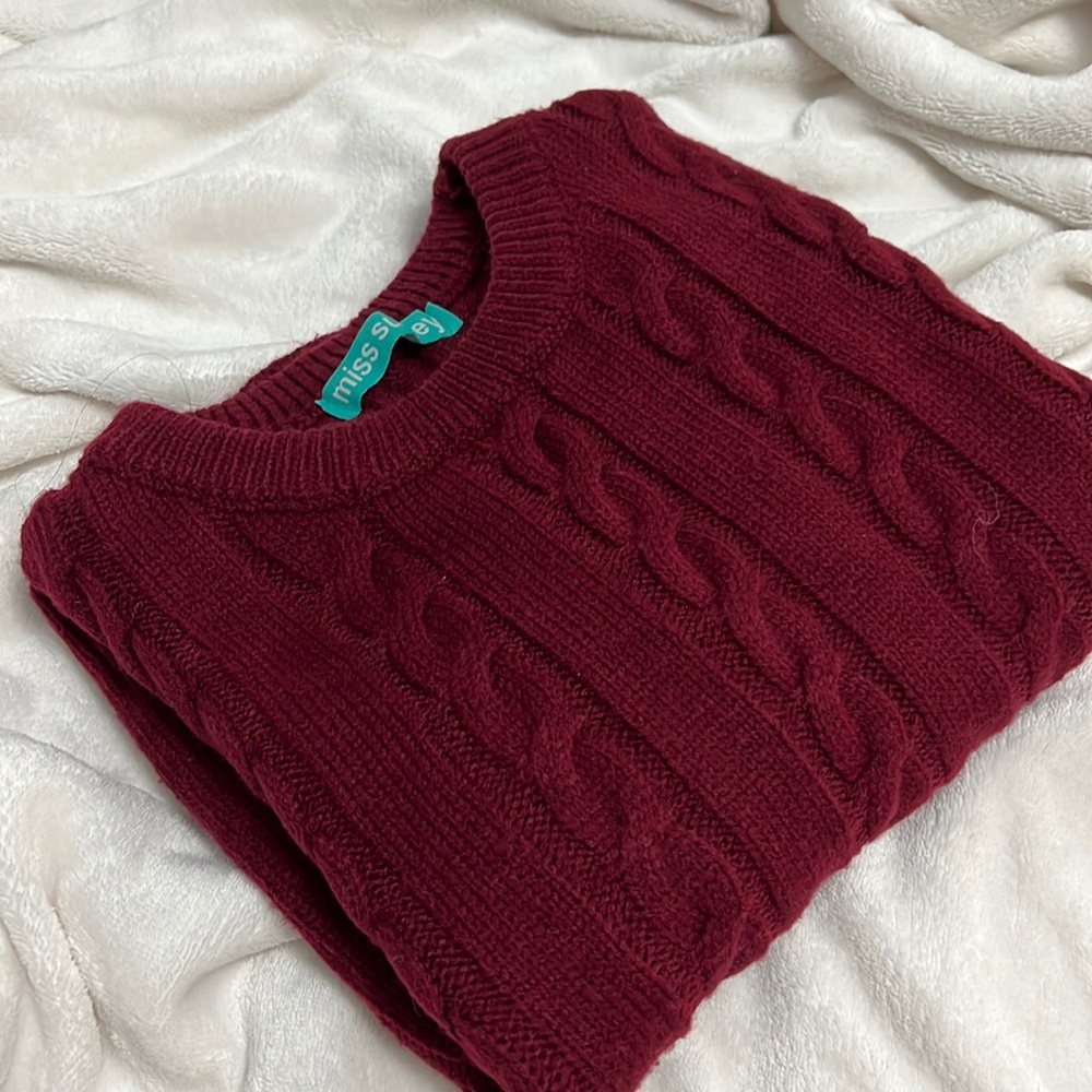 Burgundy sweater small size